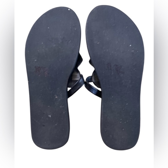 Stylish Black Sandals for Every Occasion - Picture 4 of 4